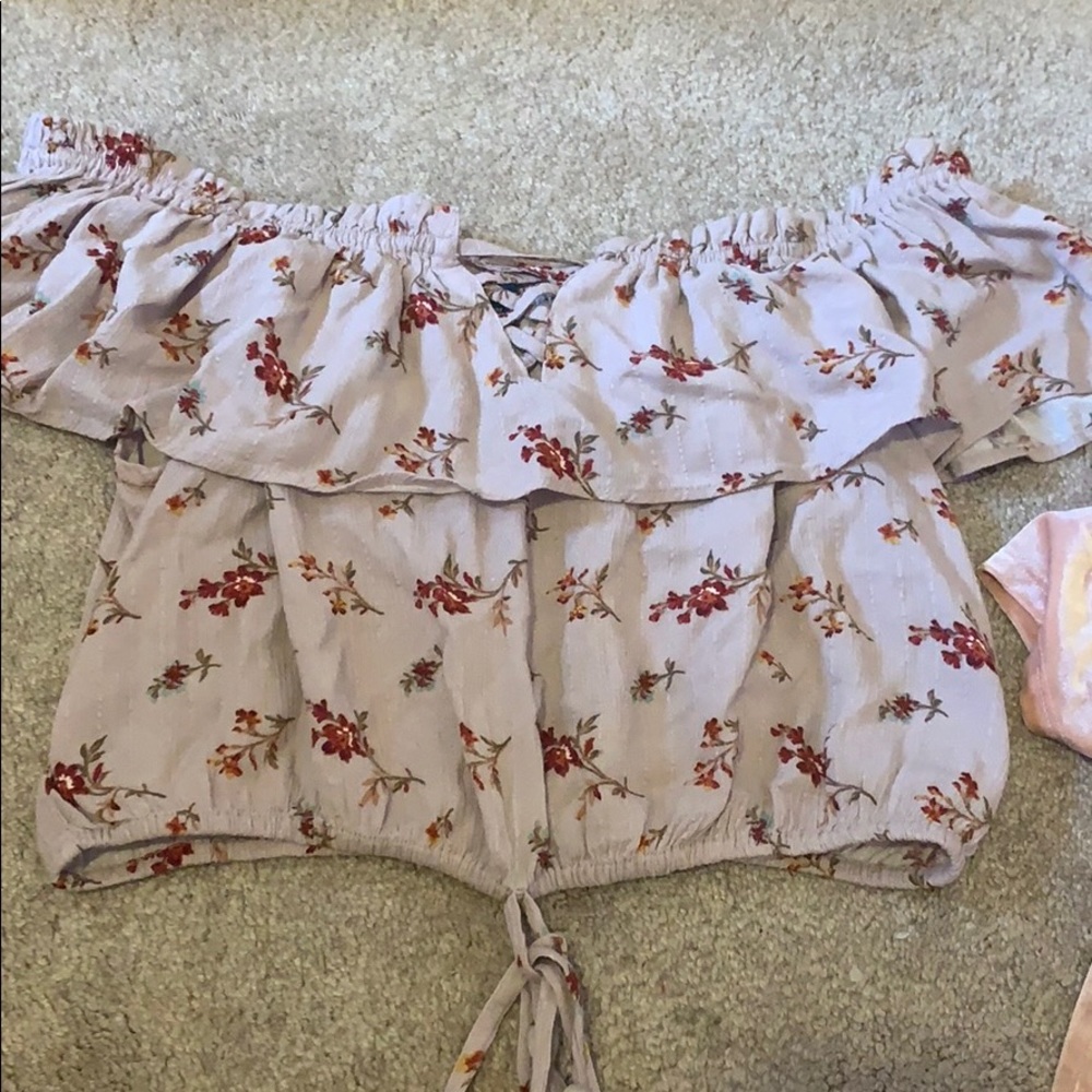 American Eagle off the shoulder floral blouse